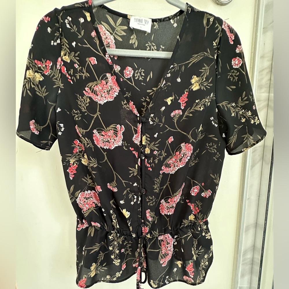 Sienna Sky Short Sleeve V Neck Floral Blouse with Cinch Waist - Black Size Small